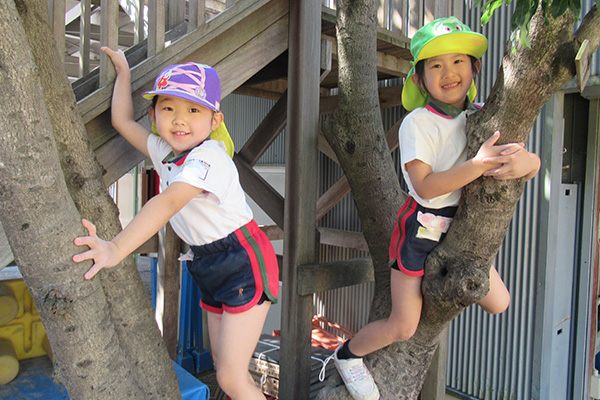 葛飾若草幼稚園の園児 園庭での様子