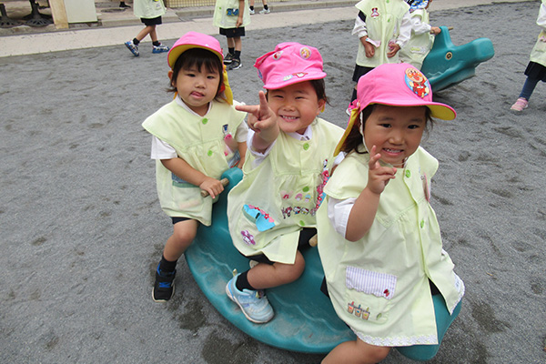 葛飾若草幼稚園の園児 園庭での様子